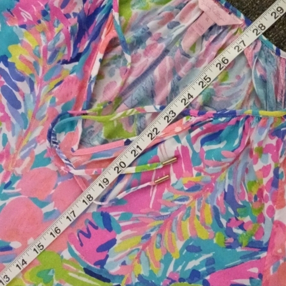🔴SOLD🔴🦒VERY HTF Lilly Pulitzer🦒 - Willa Top - Picture 16 of 16
